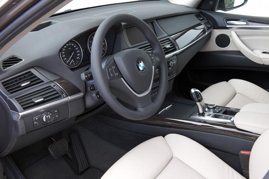  BMW X5 xDrive 5.0i 2010 года  (фото 11 из 142)